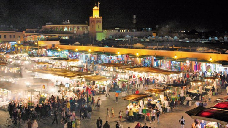 La plaza de Yamaa el Fna de Marrakech. Grada 143. Juan Antonio Narro