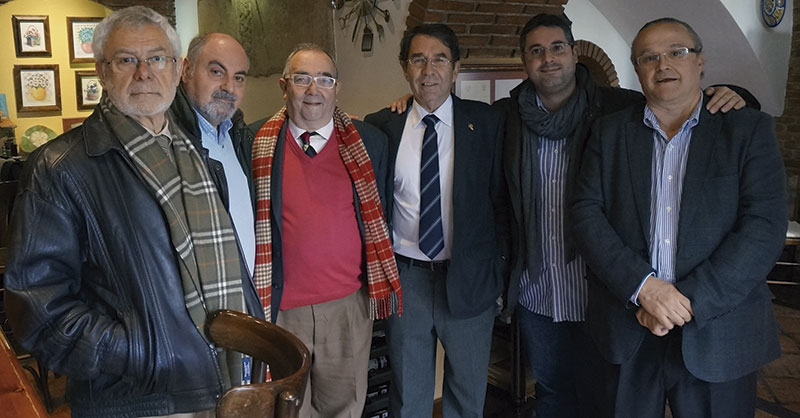 Reunión de la junta directiva de los cronistas oficiales de Extremadura, siendo presidente de la misma Feliciano Correa. Foto: Archivo particular de Feliciano Correa