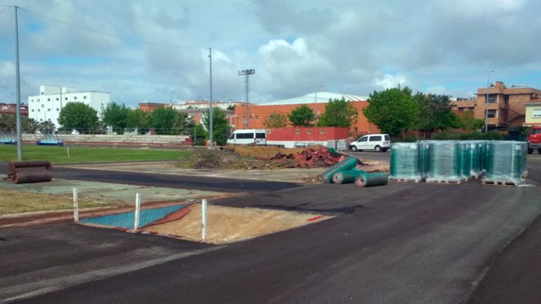 El Ayuntamiento de Mérida reanuda las obras de la pista de atletismo del Diocles