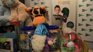 El Corte Inglés dona 3.000 juguetes a Fundación Aladina para niños hospitalizados