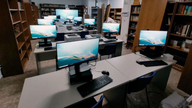 La Diputación de Cáceres dota las aulas de formación de la Edusi Plasencia y Entorno. Grada 147