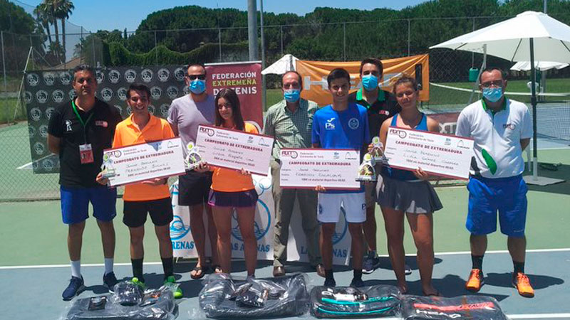 Finalistas de la categoría Junior. Foto: Federación Extremeña de Tenis