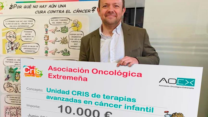 La Asociación Oncológica Extremeña de Plasencia dona 10.000 euros a la Fundación CRIS contra el cáncer