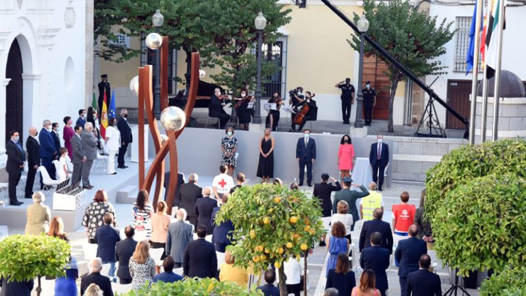 La región rinde homenaje con sus Medallas a víctimas y colectivos que luchan contra la Covid-19. Grada 148