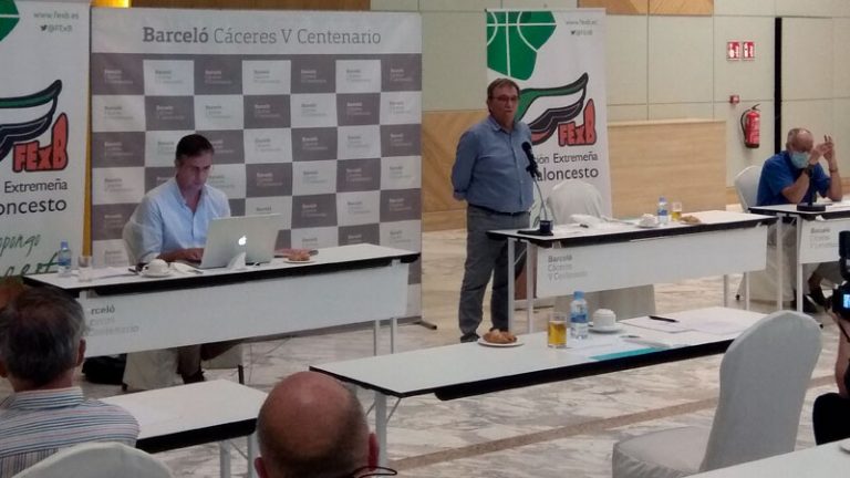 Martín Fariñas continuará presidiendo la Federación Extremeña de Baloncesto