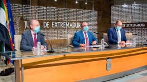 Cajalmendralejo y Caja Rural de Extremadura se unen a la Junta de Extremadura para ayudar a las empresas turísticas