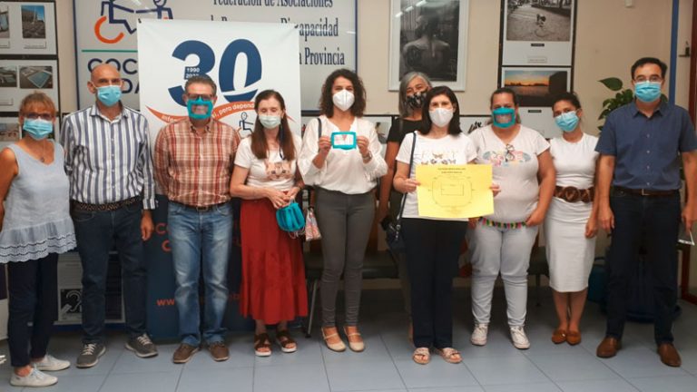 Aprosuba 3 elaborará las mascarillas con ventanilla transparente que ha diseñado Apamex