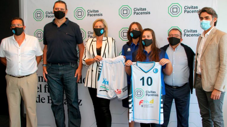 El Club Baloncesto Badajoz presenta a su equipo femenino, que competirá en Primera División Nacional