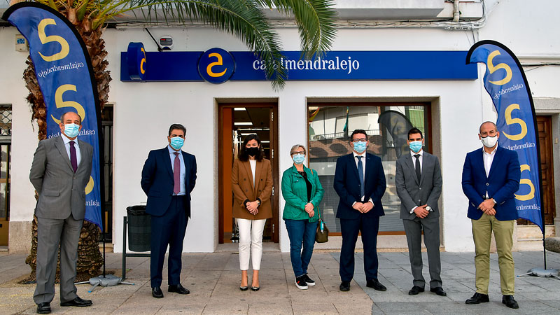 Cajalmendralejo inaugura una nueva oficina en Malpartida de Cáceres