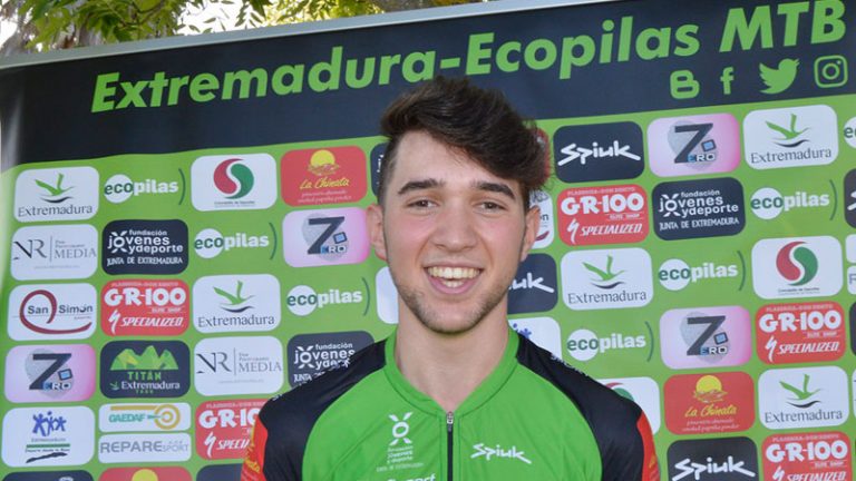 Miguel Periáñez renueva con el Extremadura-Ecopilas MTB