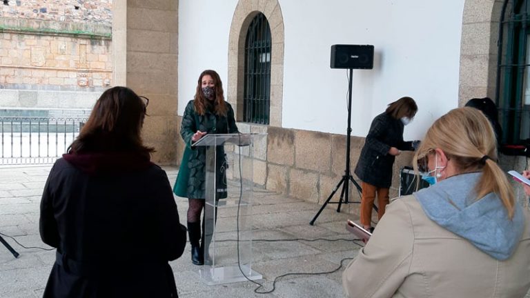El Ayuntamiento de Cáceres presenta el concurso de escaparates y motivos navideños