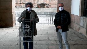 El Ayuntamiento de Cáceres luce el lazo rojo de la lucha contra el Sida