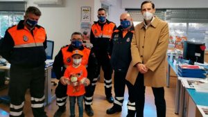 Protección Civil colabora en Badajoz con ADMO para regalar juguetes a los niños hospitalizados