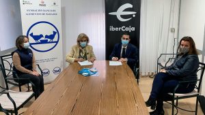 Los empleados de Ibercaja donan 6.000 euros al Banco de Alimentos de Badajoz