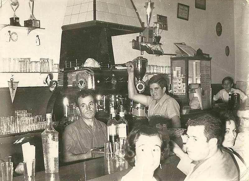 Bar La Parada, de Puebla de la Reina, en 1969. Archivo de Matías Macías