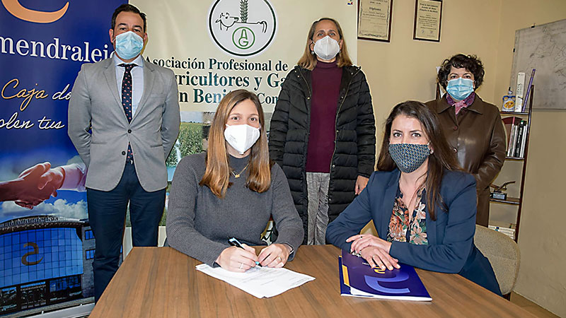 Cajalmendralejo colaborará con la Asociación de agricultores y ganaderos de Don Benito