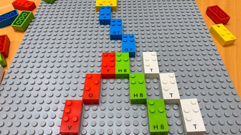 La Fundación Lego y la ONCE promueven la inclusión escolar y el aprendizaje del Braille de forma lúdica