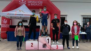 Carlos Cobos y María Remedios Mendoza ganan el I Duatlón Cros Dehesa de Jerez