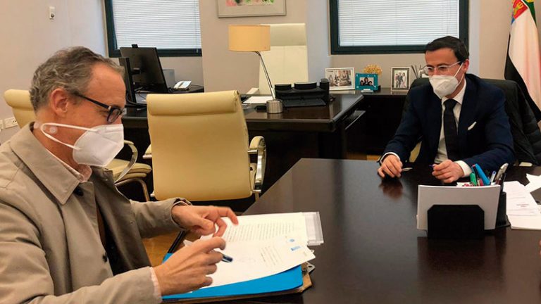 La Diputación de Badajoz es la primera que adquiere energía eléctrica para su propio consumo. Grada 154