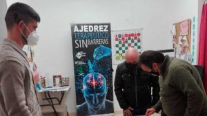El ajedrez terapéutico llega a la Asociación de personas sordas de Badajoz