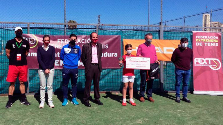 África Hermida y Javier Navarrete se proclaman campeones de Extremadura de tenis en categoría benjamín