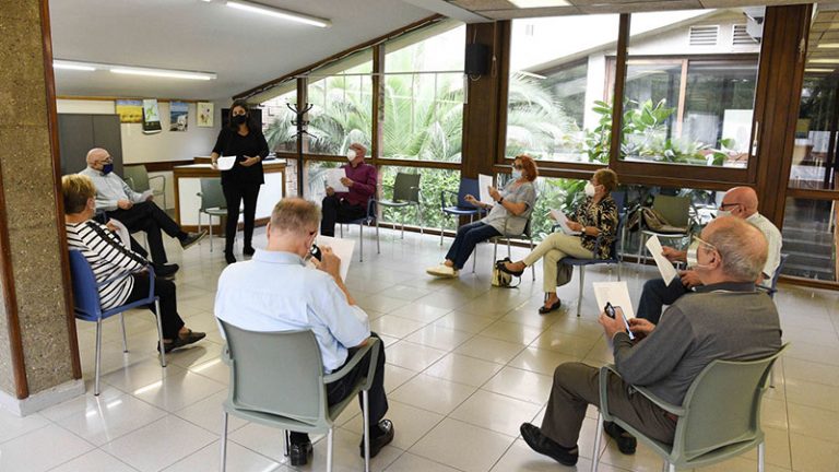 La Caixa convoca su concurso de relatos escritos por personas mayores