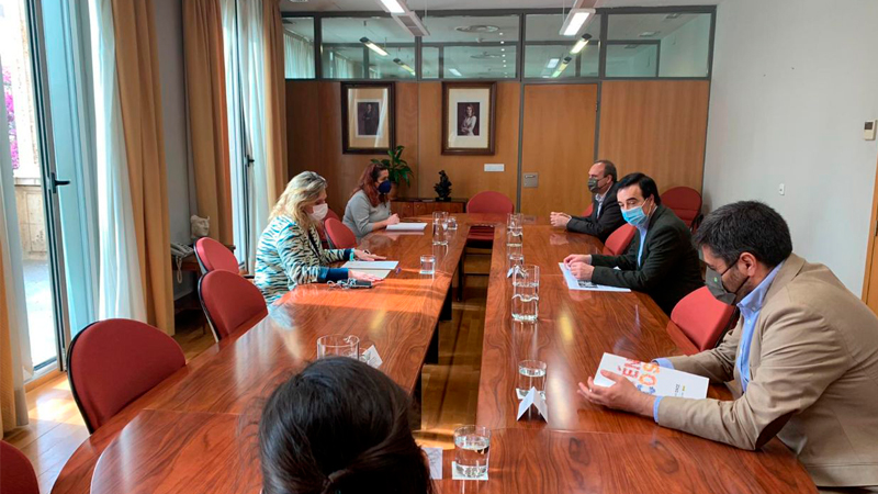 La delegada del Gobierno en Extremadura se reúne con representantes del Cermi