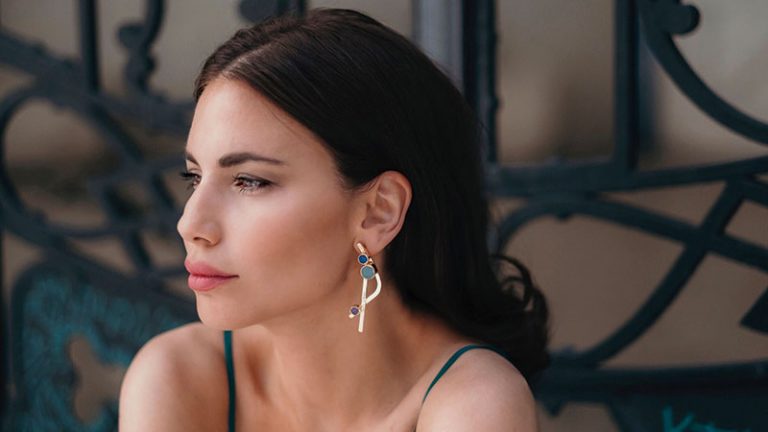 Jara Burgos. Modelo internacional y maestra vocacional. Grada 155. Perfil