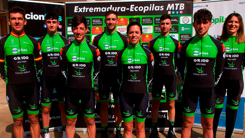 El equipo ciclista Extremadura-Ecopilas se presenta en Plasencia