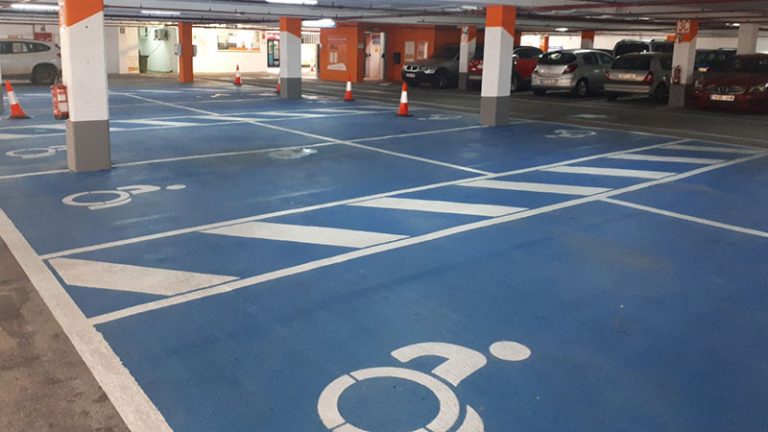 El aparcamiento de Menacho de Badajoz mejora su accesibilidad