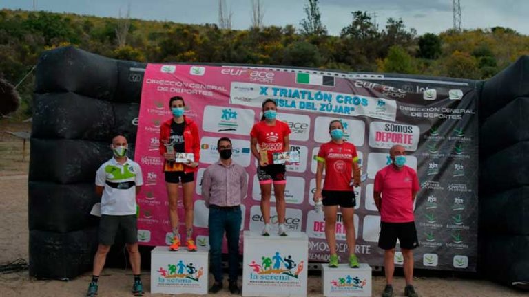 Carlos Cobos y Remedios Mendoza se proclaman campeones de Extremadura de Triatlón Cros