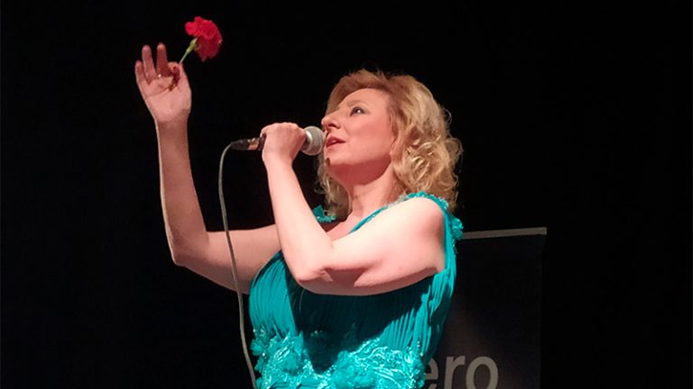 Pilar Boyero emociona a los mayores de Torrejoncillo con un concierto de copla