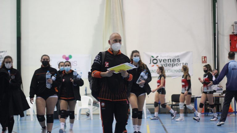 Isma Pérez no continuará al frente del CD Badajoz Extremadura de voleibol femenino
