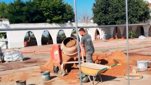 El Ayuntamiento de Cáceres mejora la accesibilidad en Valdesalor y Rincón de Ballesteros