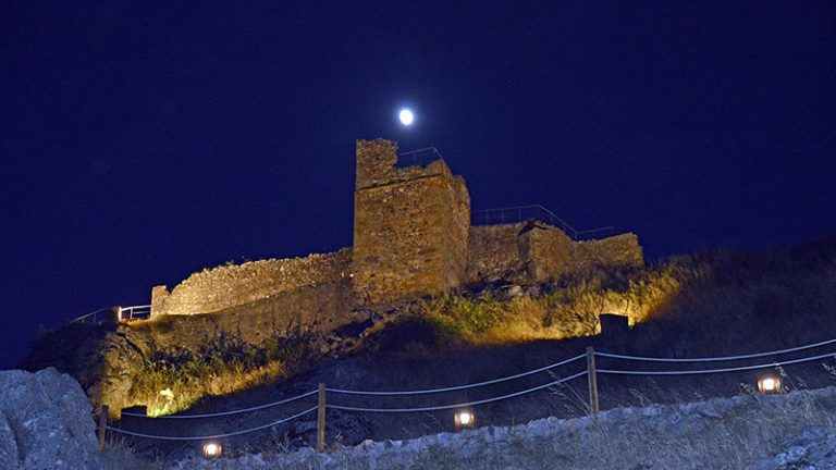 Varios edificios singulares de Magacela mejoran su iluminación ornamental y la accesibilidad