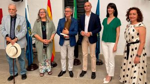 El escritor zafrense Luciano Feria recoge el Premio Dulce Chacón de Narrativa Española