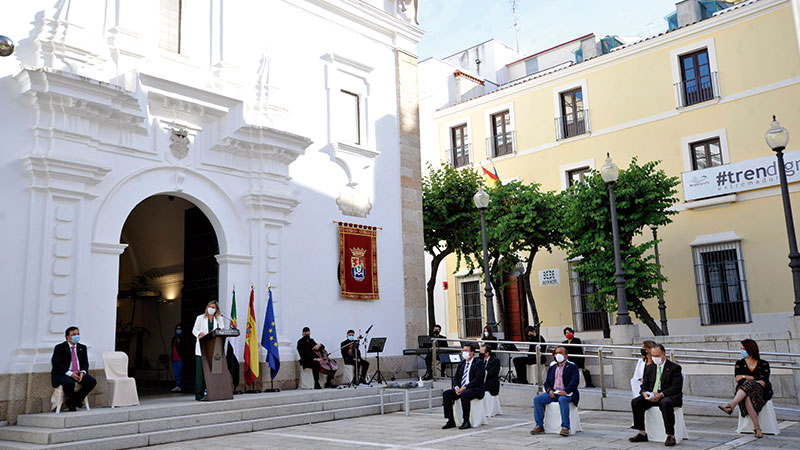 La Asamblea de Extremadura celebra su trigésimo octavo aniversario. Grada 157