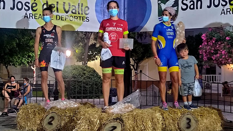 Marta Reguero gana el II Triatlón Janda y Sierra San José del Valle