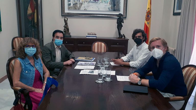 Las personas con discapacidad centran una reunión entre el Ayuntamiento de Badajoz y Apamex