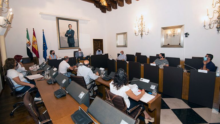 La Diputación de Cáceres ayudará a mantener las oficinas comarcales de Vivienda