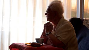 El Observatorio social de La Caixa elabora un informe sobre la soledad en las personas mayores