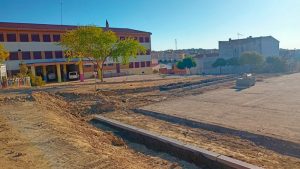 Comienzan las obras en las pistas polideportivas del colegio 'Batalla de Pavía' de Torrejoncillo