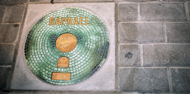 Placa dedicada a Raphael. Foto: Cedida