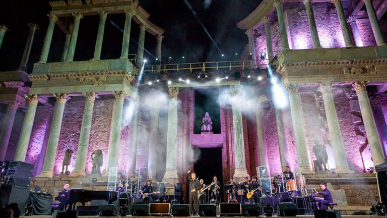 Raphael inaugura una nueva edición del Stone & Music Festival de Mérida