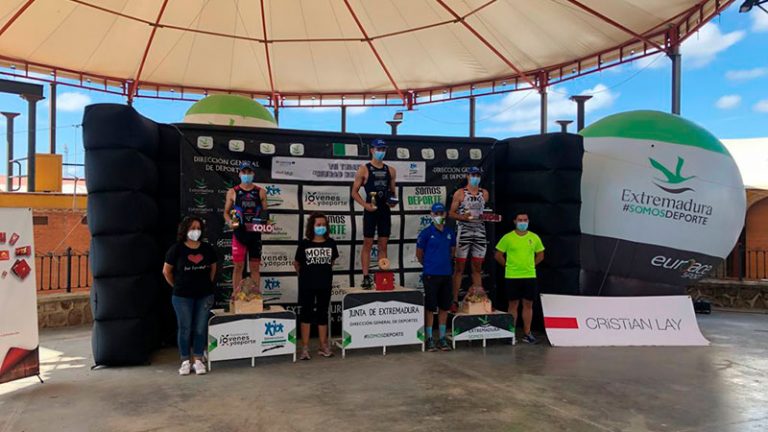 Adrián Martínez e Irene Cascajosa ganan el VII Triatlón Ciudad del Temple