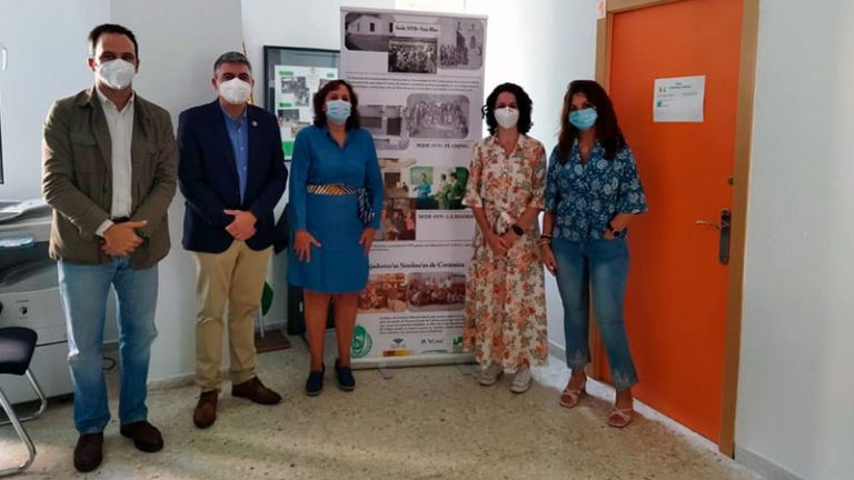 El senador por Cáceres Javier Garcinuño se reúne con la asociación de personas sordas de la ciudad