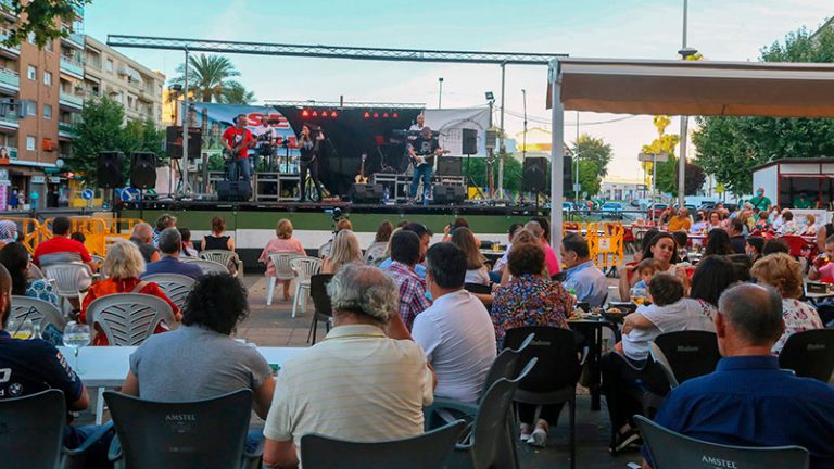 Las asociaciones vecinales emeritenses recibirán fondos para la celebración de sus semanas culturales