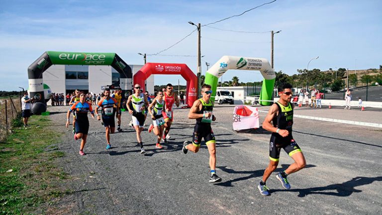 Se celebra una nueva edición del Duatlón cros de Monesterio, el único con una modalidad por parejas