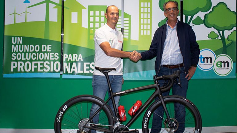 El nuevo proyecto junior del equipo ciclista GR100 contará con el patrocinio principal de ElectroMercantil