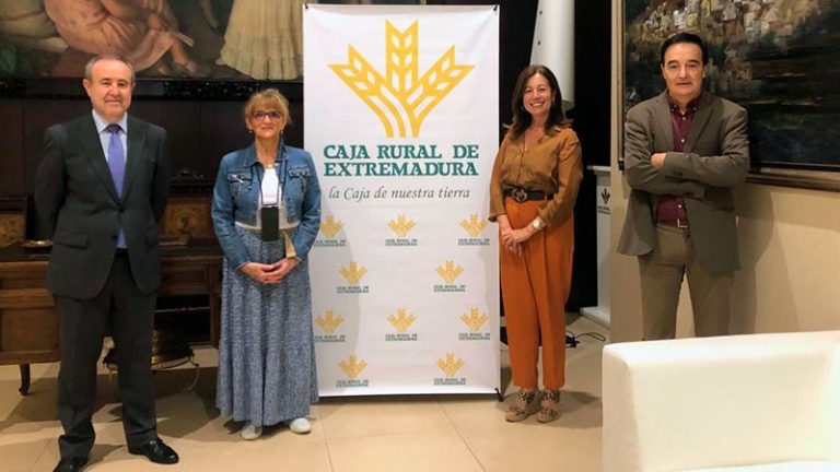 Concluye el proyecto de atención domiciliaria impulsado por Caja Rural de Extremadura y Cocemfe Badajoz
